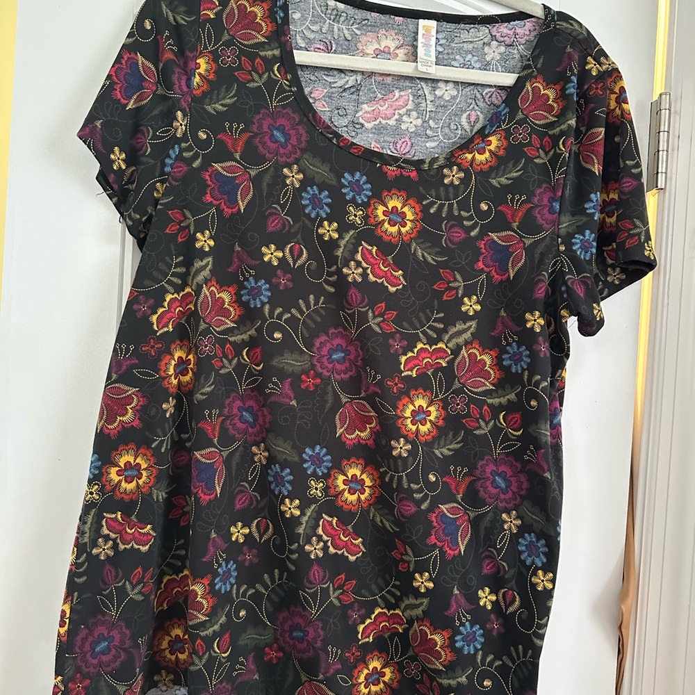 LuLaRoe Black Floral Short Sleeve Top